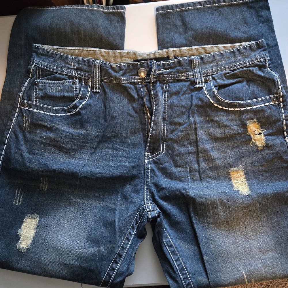 Distressed Blue Jeans 40Wx32